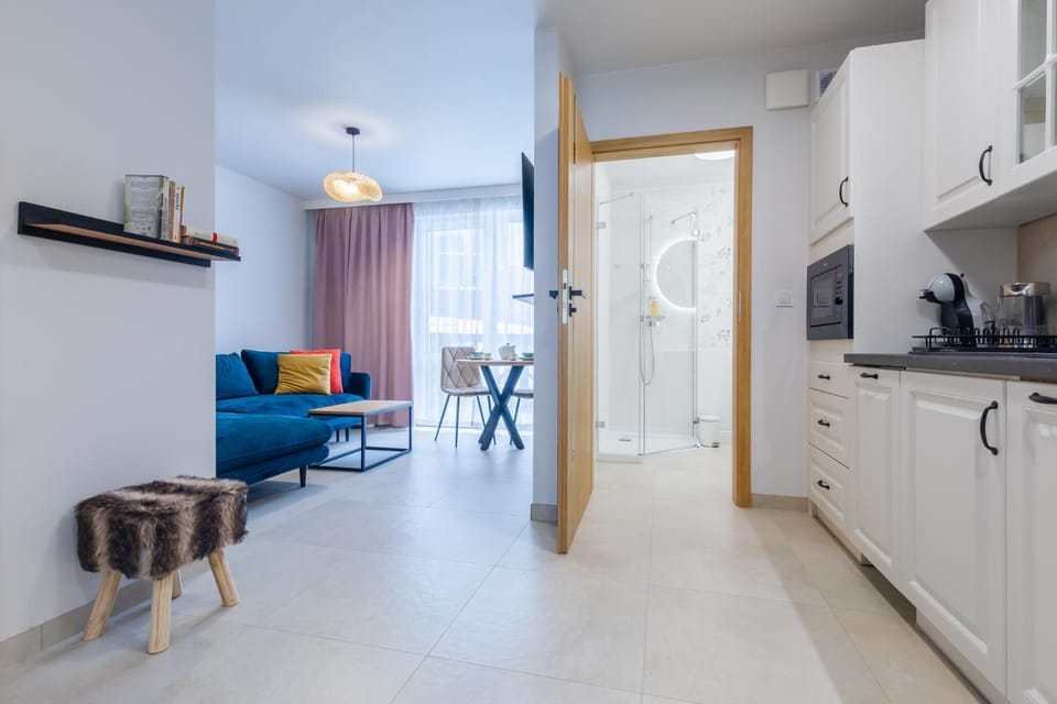 Kitchen or kitchenette, Living room, Seating area, minibar, stove