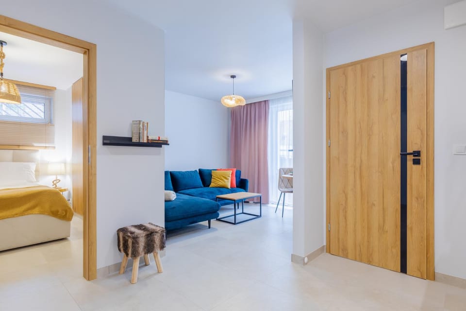 Bed, Living room, Photo of the whole room, Seating area