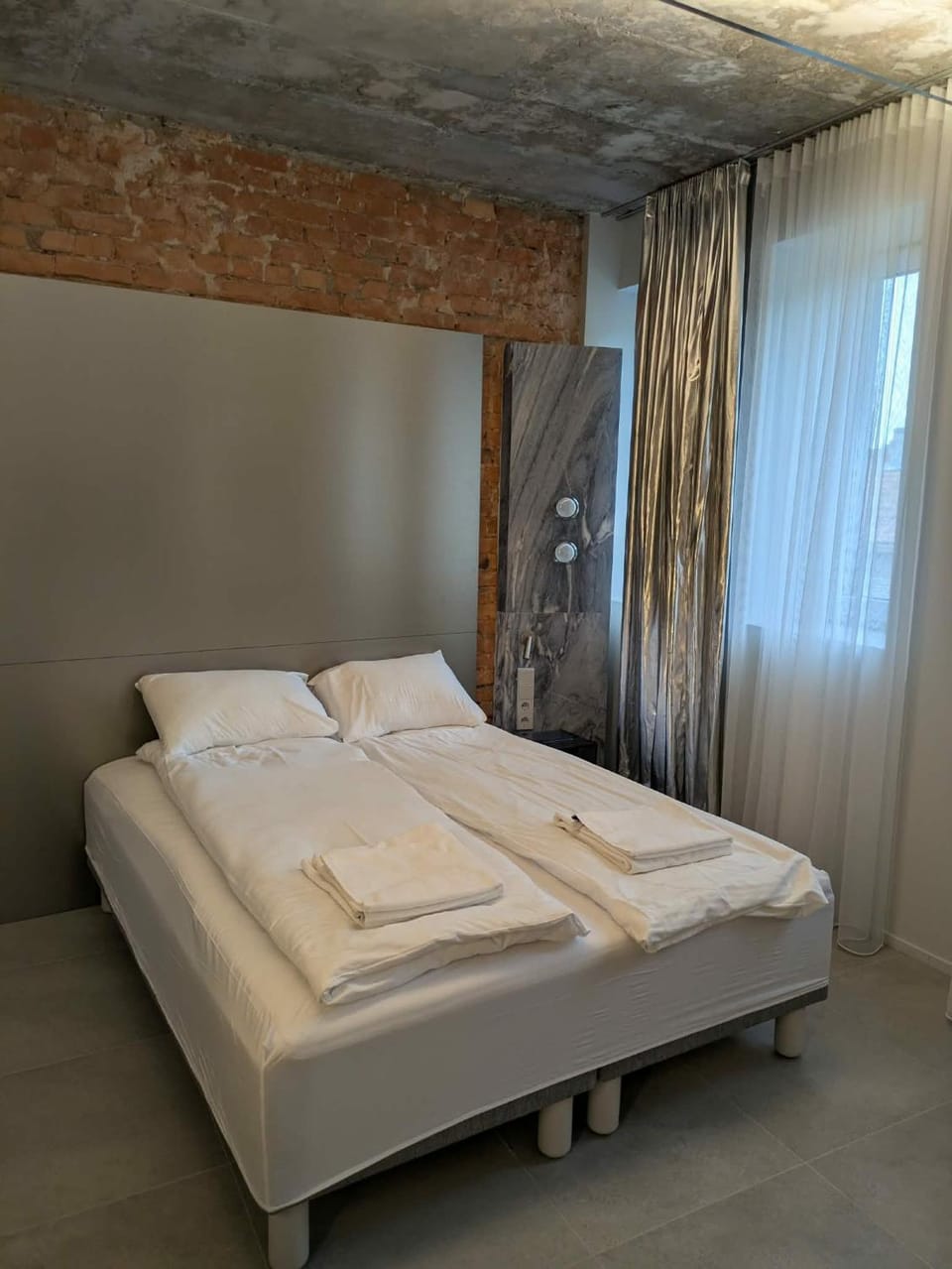 Bed, Photo of the whole room, Bedroom, towels