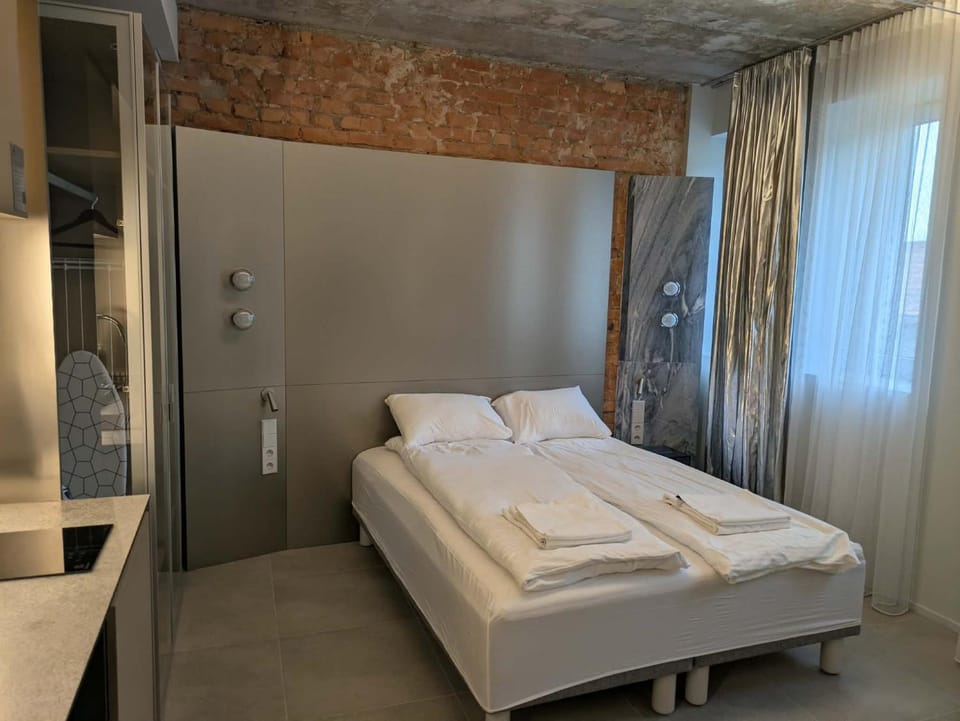 Bed, Photo of the whole room, Bedroom, towels