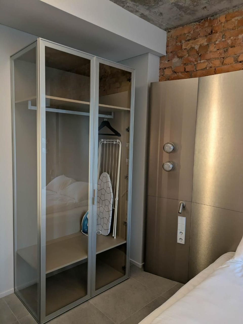 Bedroom, wardrobe