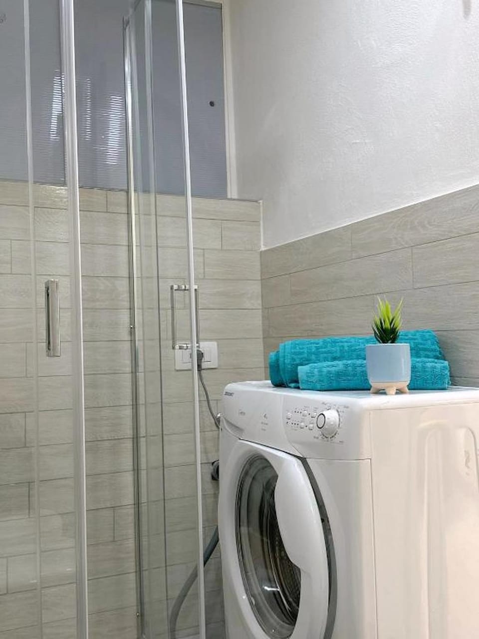 Shower, Bathroom, washing machine