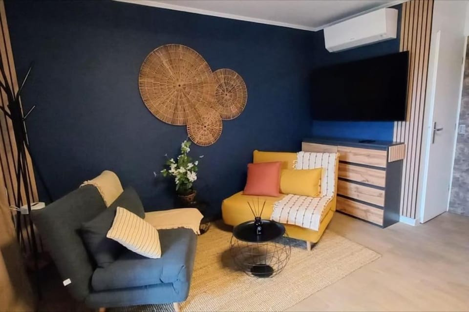 Studio Cocoon Hut Apartment in Cagnes-sur-Mer