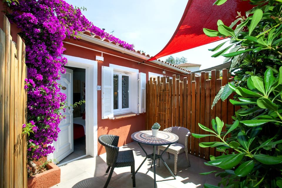 Hôtel et Appart Hôtel Les Flots Bleus Apartment hotel in Saint-Raphael