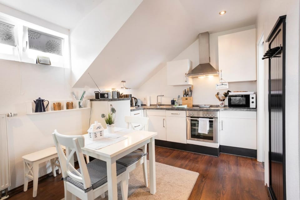 Dining area, kitchen