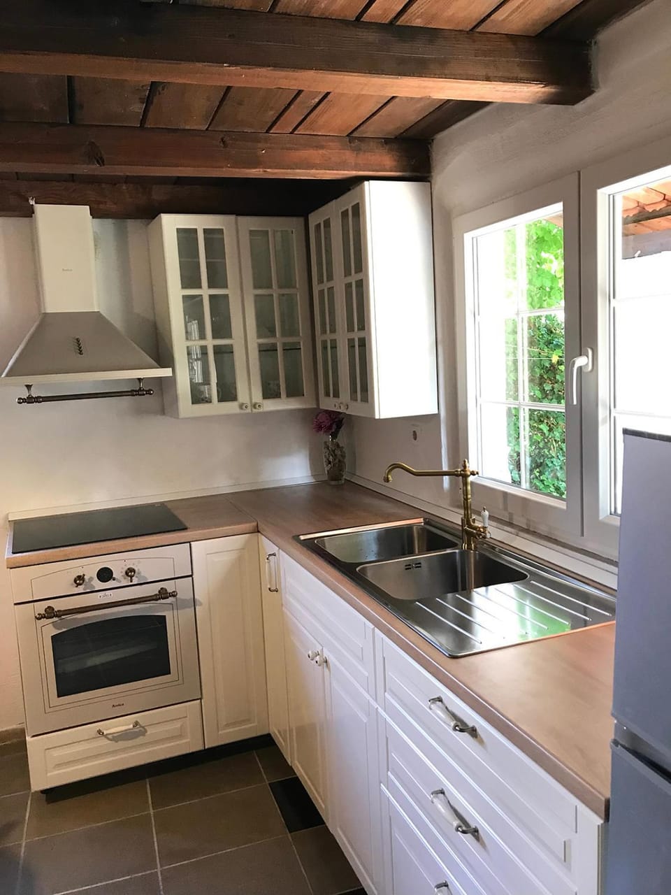 pet friendly, kitchen