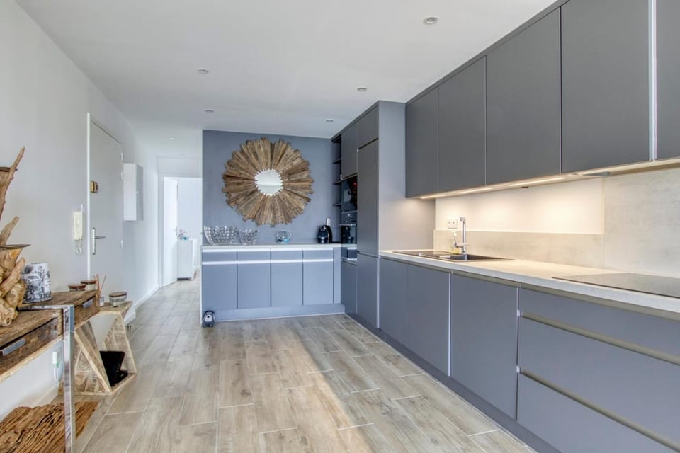 Bright 50 m in the centre of Sanary-sur-Mer Apartment in Sanary-sur-Mer