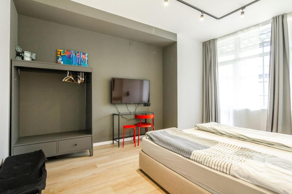Bed, TV and multimedia, Photo of the whole room, Bedroom, wardrobe