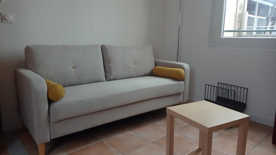 studio intra muros tres calme rénové Apartment in Avignon