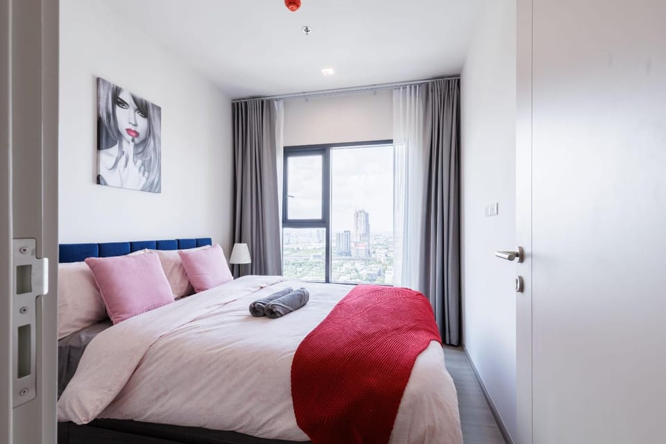 2 bedrooms -1 living room and 1 bathroom - swimming pool Apartment in Bangkok
