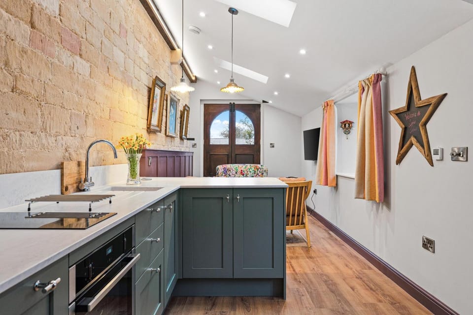 Copper Beech Cottage House in South Kesteven District