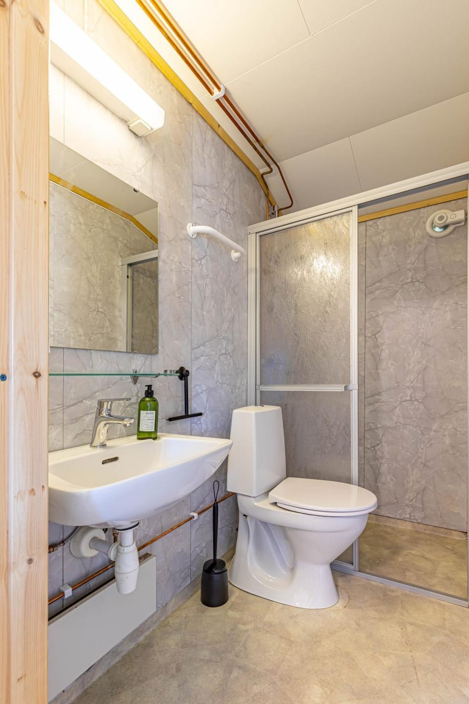 Shower, Toilet, Bathroom, towels