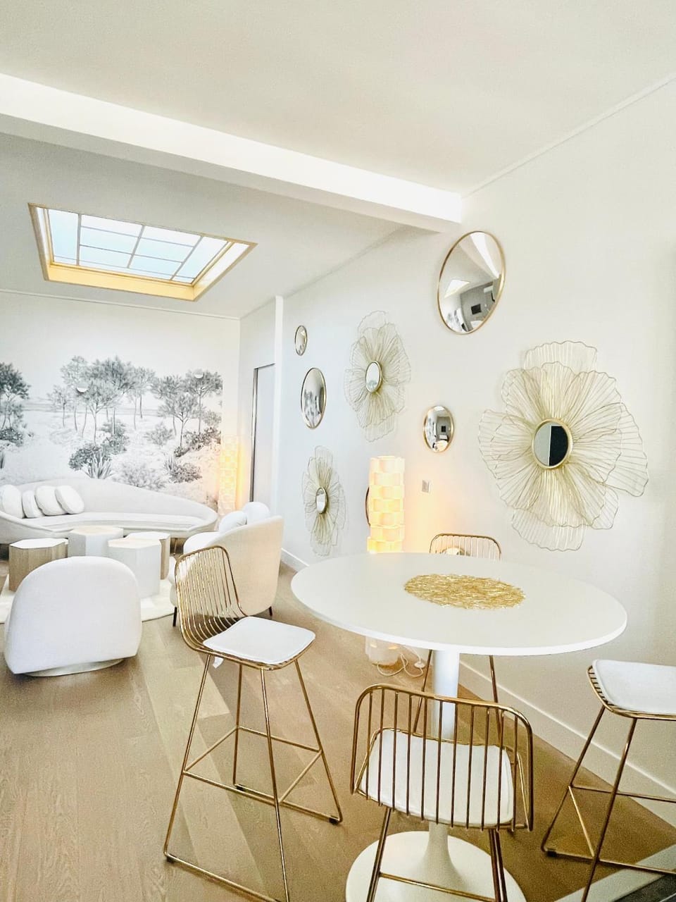 Living room, Dining area, air conditioner