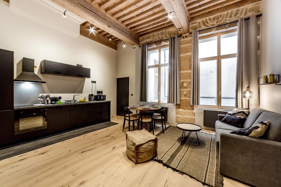 Kitchen or kitchenette, Living room, Seating area, Dining area
