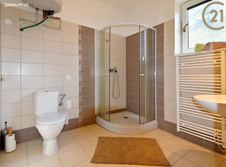 Shower, Toilet, internet