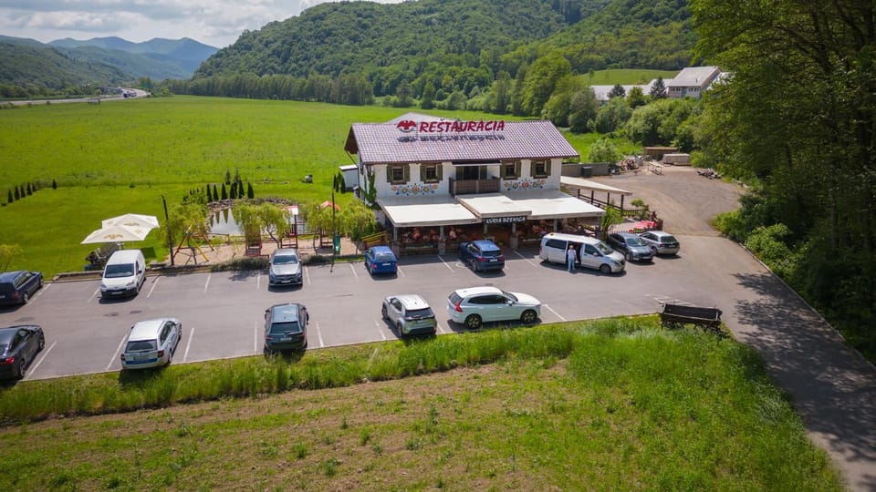 Property building, Bird's eye view, Mountain view, Parking