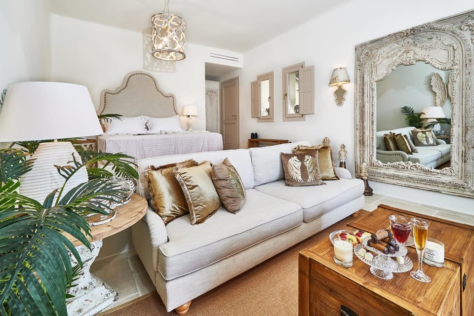 Bed, Photo of the whole room, Seating area
