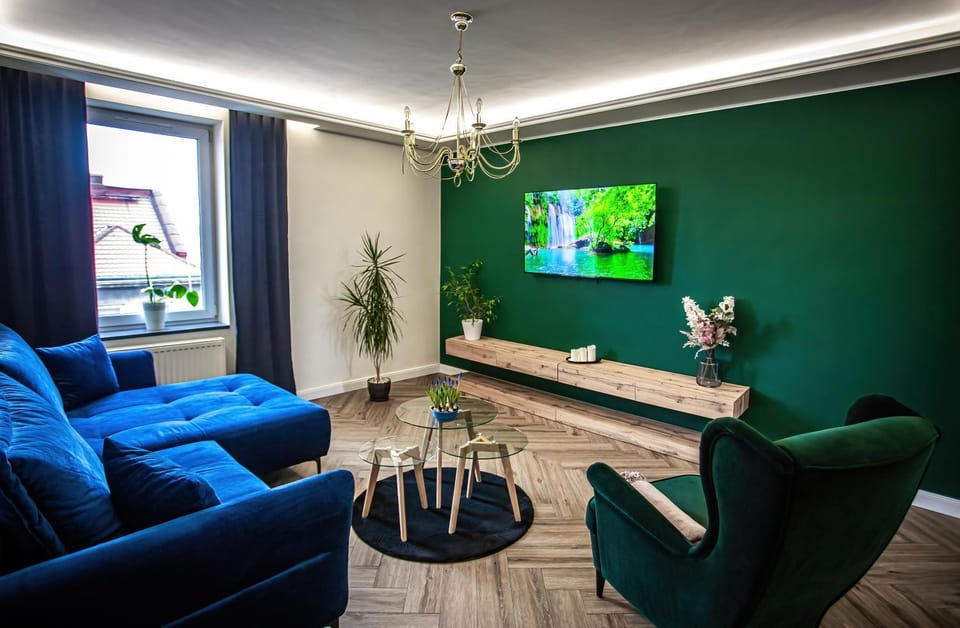 TV and multimedia, Living room, Seating area, Evening entertainment