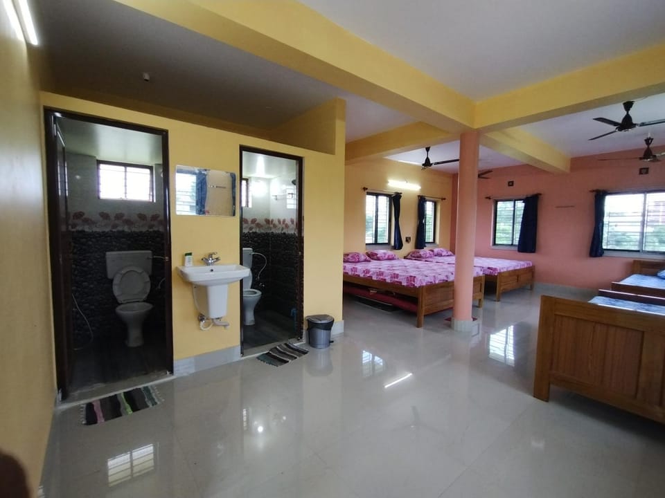 Property building, Bed, Bathroom, Bedroom