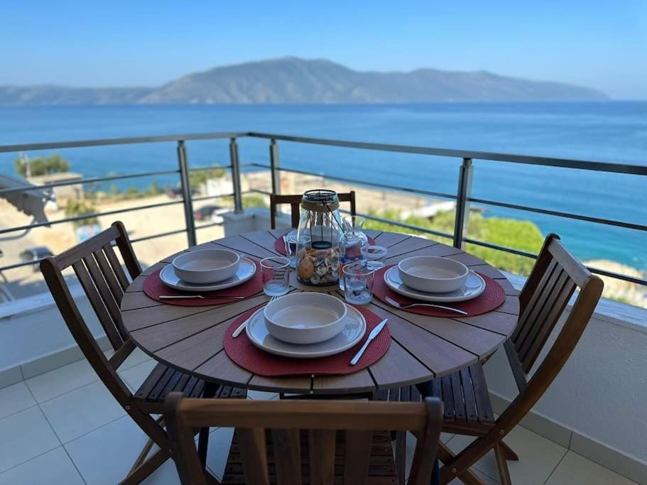 Natural landscape, Balcony/Terrace, Food and drinks, Dining area, Food, Sea view