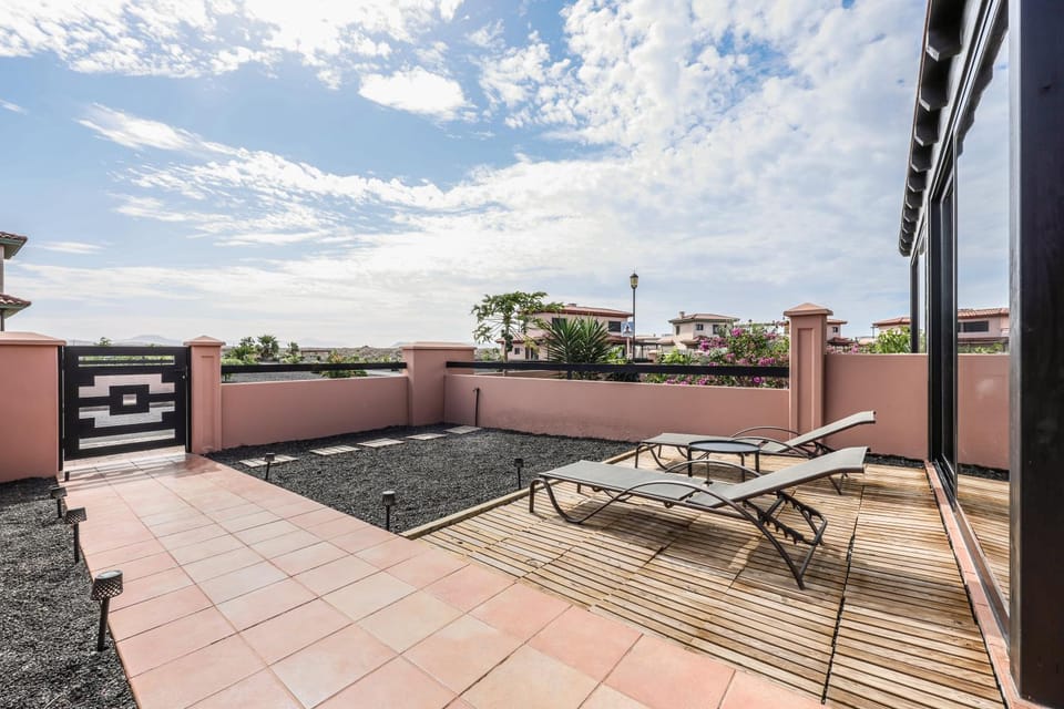 Patio, Day, View (from property/room), Balcony/Terrace, sunbed