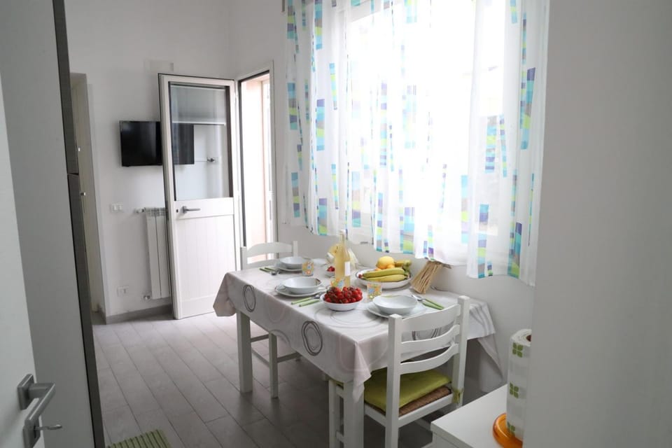 TV and multimedia, Kitchen or kitchenette, Food and drinks, Dining area, Food, Drinks, internet, internet