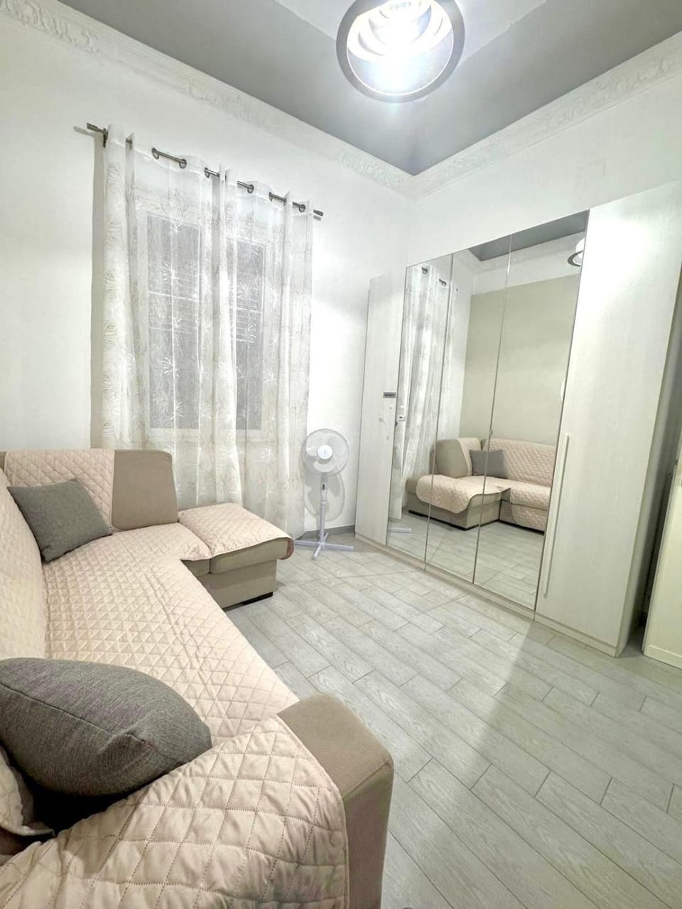 Bed, Living room, Photo of the whole room, Seating area, Bedroom, internet, internet, wardrobe, air conditioner, air conditioner