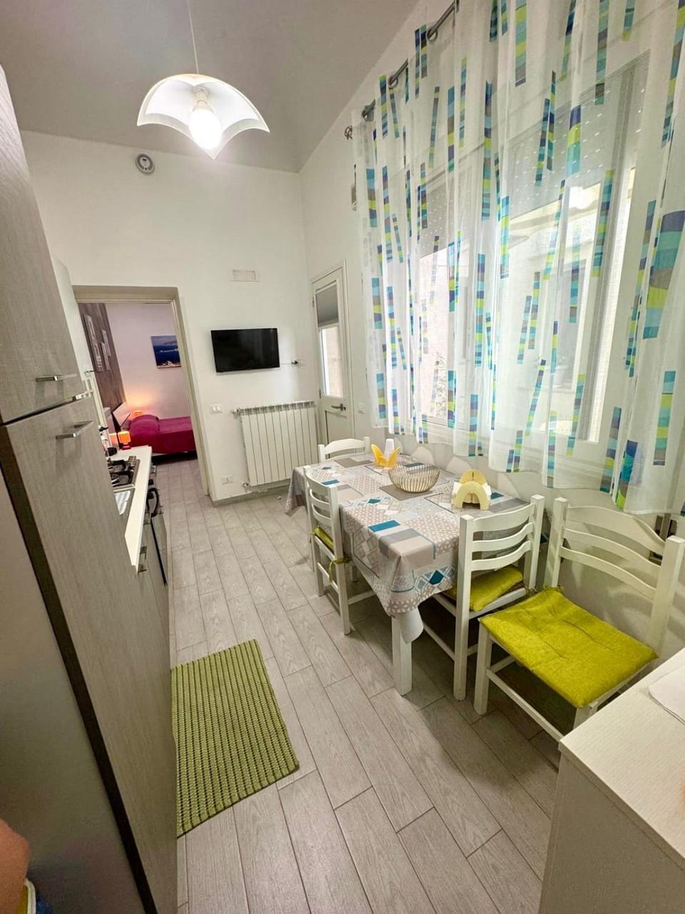 TV and multimedia, Coffee/tea facilities, Kitchen or kitchenette, Dining area, internet, internet, oven