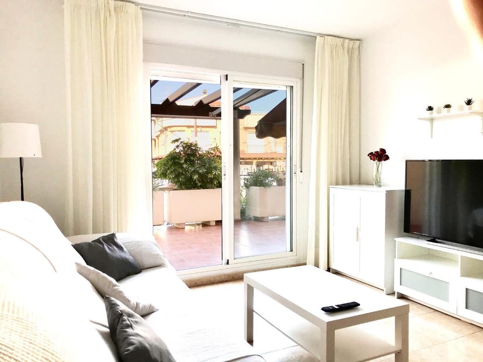 Communal lounge/ TV room, TV and multimedia, Balcony/Terrace, Balcony/Terrace, Living room