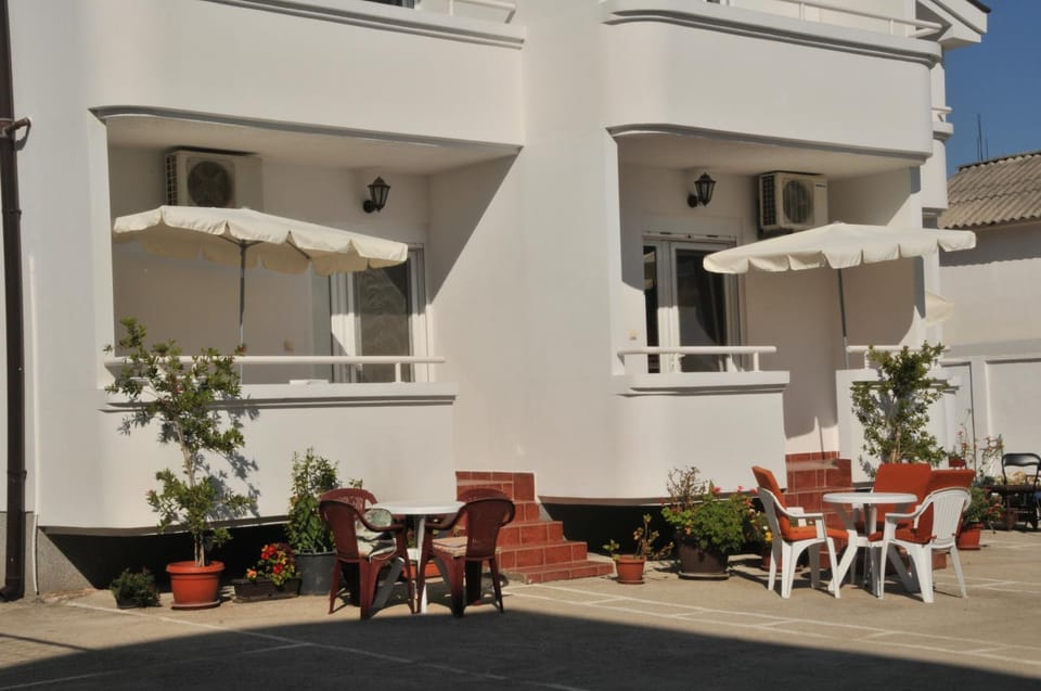 Patio, Day