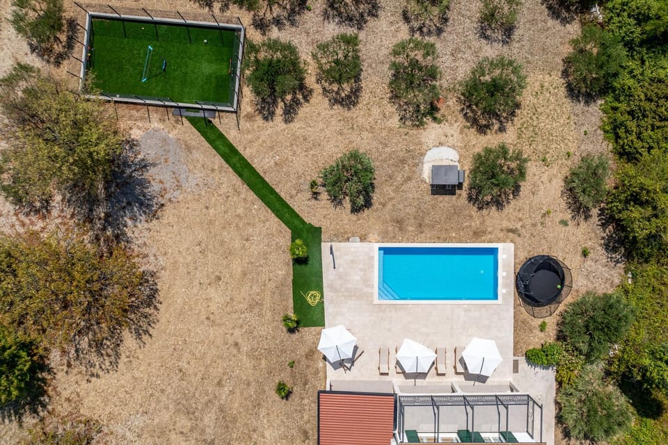 Property building, Swimming pool