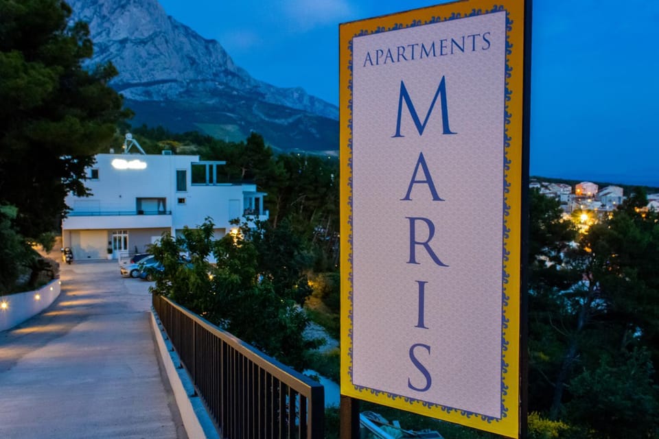 Property logo or sign, Neighbourhood, Natural landscape, Logo/Certificate/Sign, Mountain view, Street view, Parking