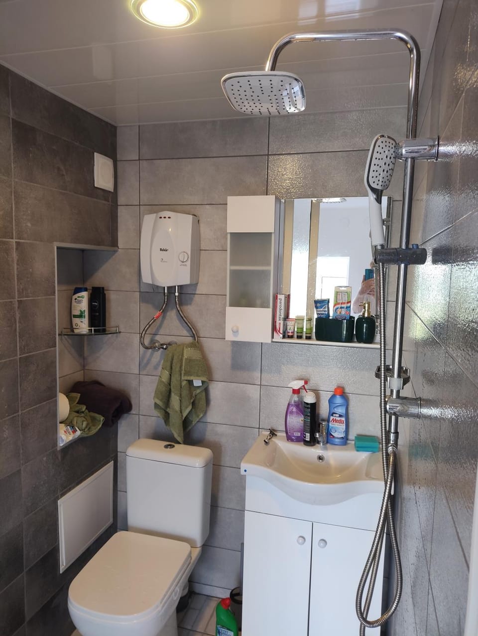 Shower, Bathroom, towels