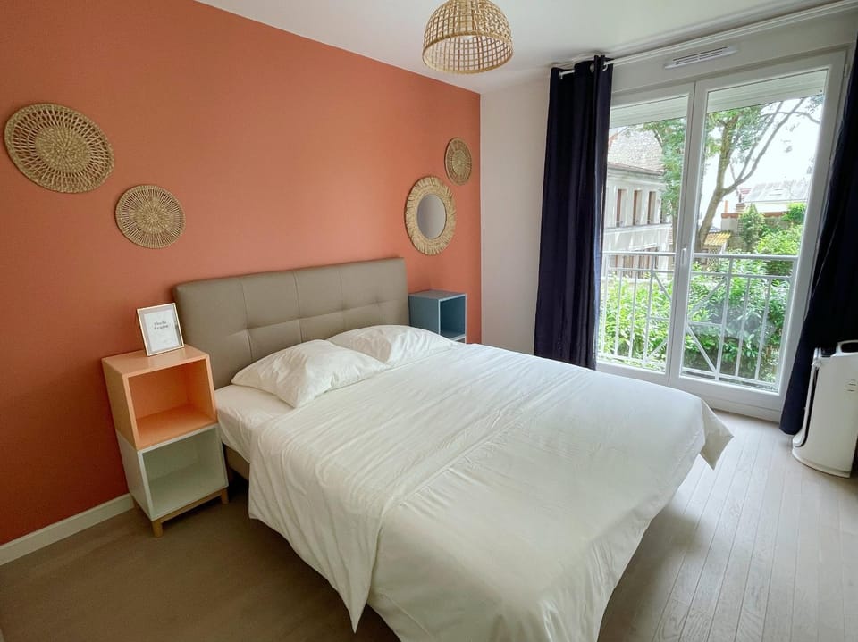 Bed, Photo of the whole room, Bedroom
