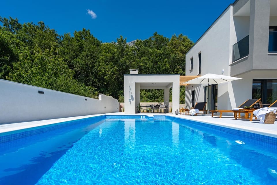 3-bedroom villa Pera with heated pool, 7km from beach Villa in Split-Dalmatia County