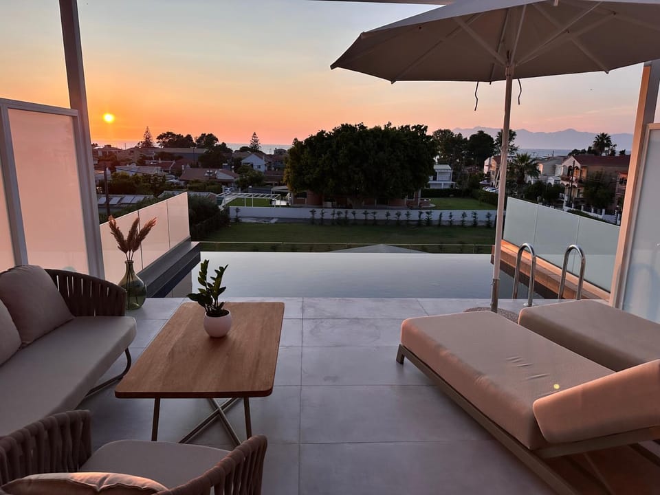 Balcony/Terrace, Swimming pool, Sunset, sunbed