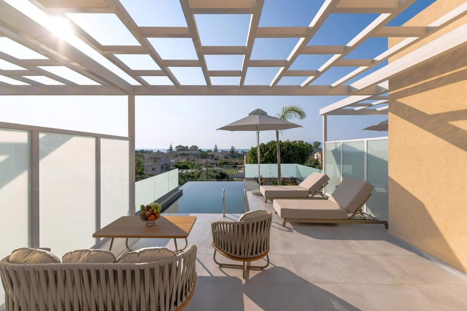 Patio, View (from property/room), Balcony/Terrace, Seating area, Pool view, Swimming pool, sunbed