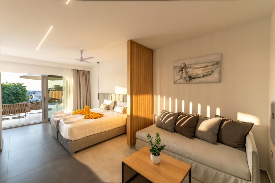 Bed, Living room, Photo of the whole room, Seating area, Bedroom