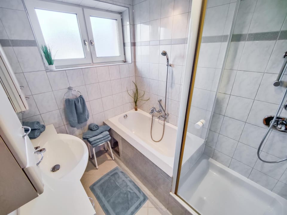 Shower, Bathroom, Bath, towels