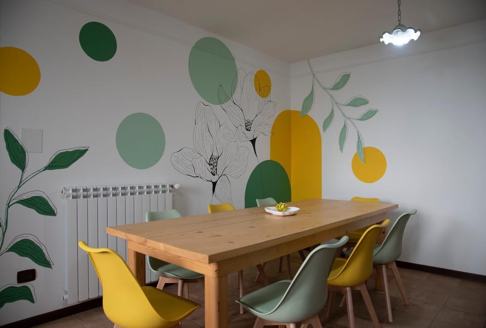 Living room, Decorative detail, Dining area