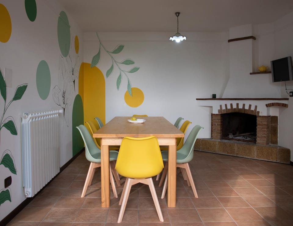 Living room, Decorative detail, Dining area
