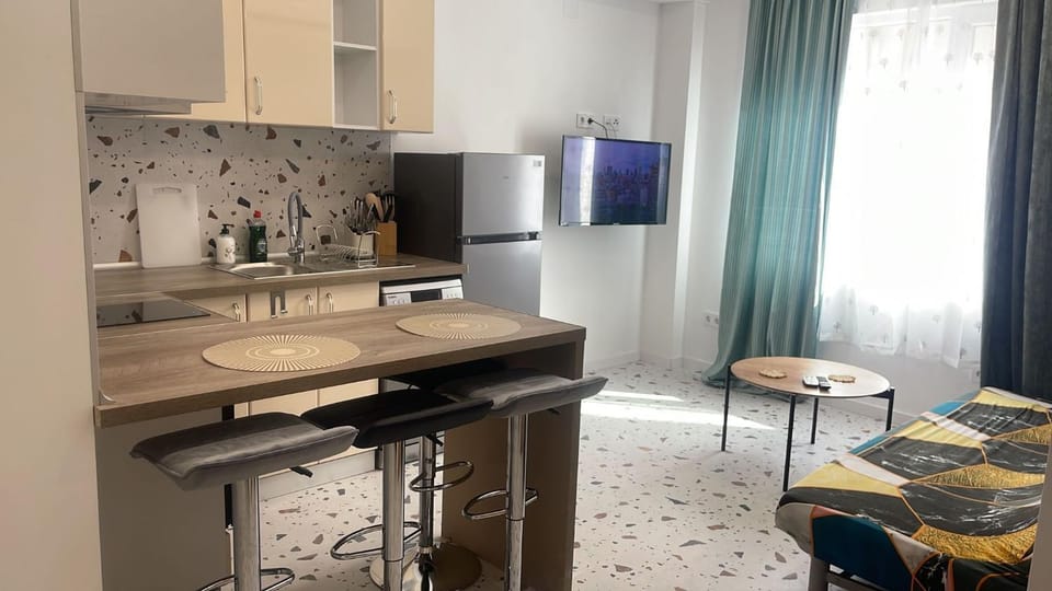 Kitchen or kitchenette, Living room, Seating area, Dining area, dishwasher, pet friendly, stove