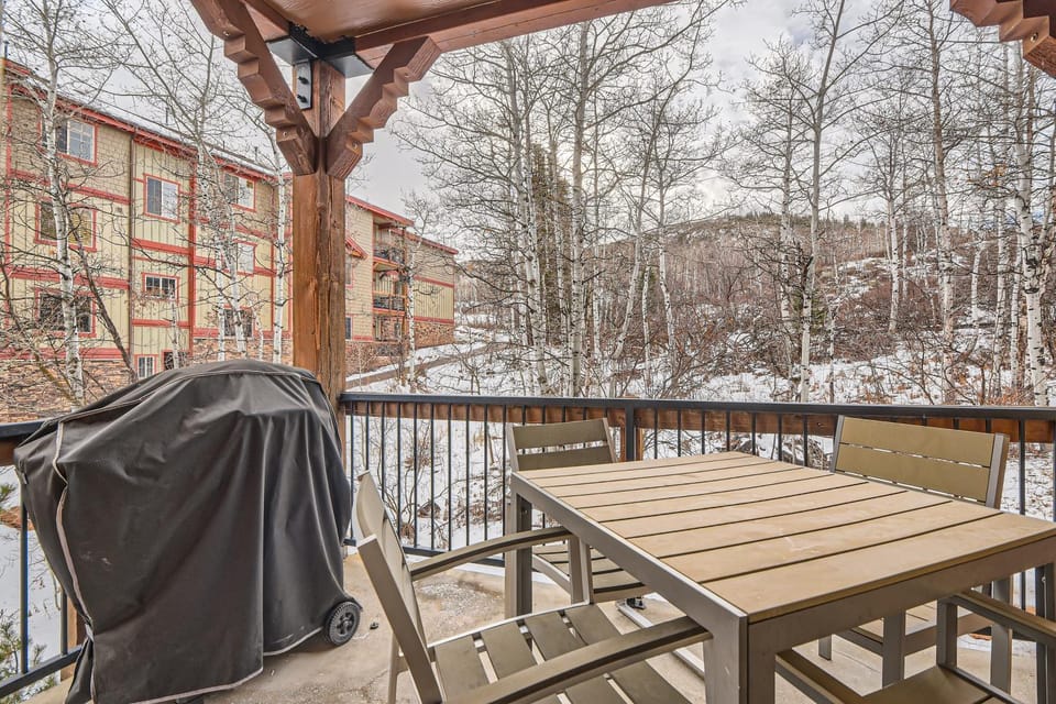 5569 Bear Hollow Hideaway! condo Apartment in Summit Park