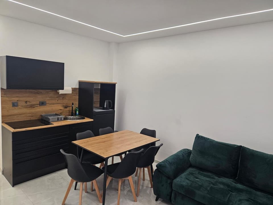 Kitchen or kitchenette, Living room, Dining area