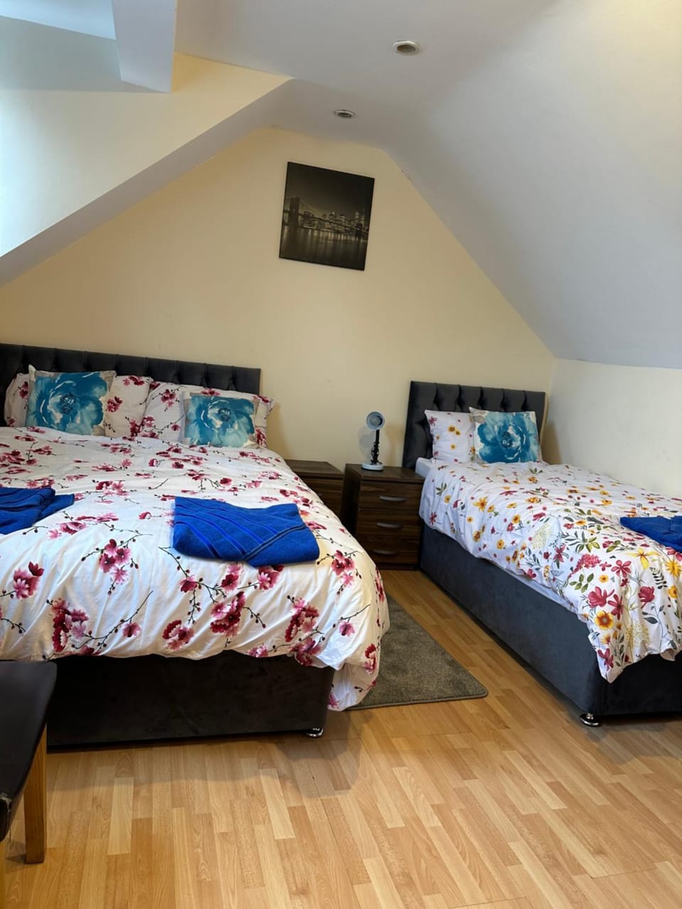 Bed, Photo of the whole room, Bedroom, towels