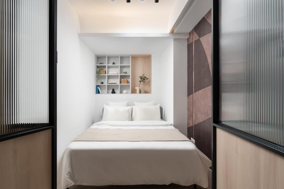 Bed, Photo of the whole room, Bedroom