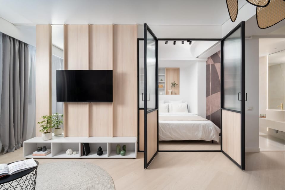 Bed, TV and multimedia, Living room, Seating area, Bedroom, air conditioner