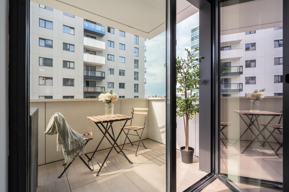 Balcony/Terrace, hair dresser