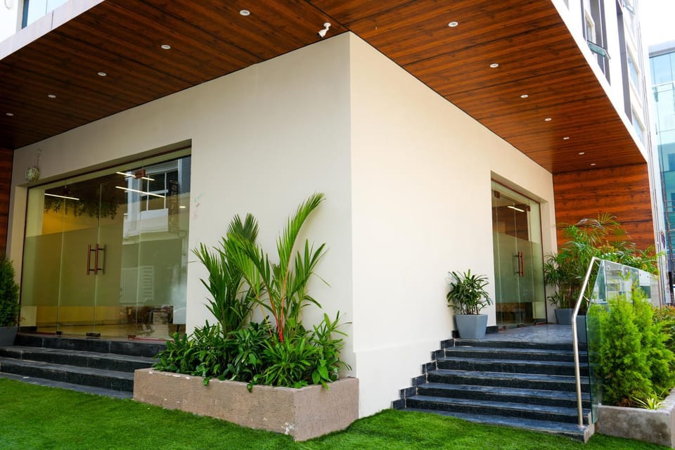 Facade/entrance