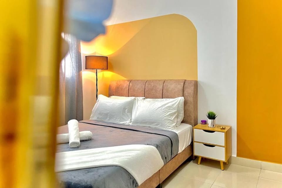 Photo of the whole room, Bedroom, towels